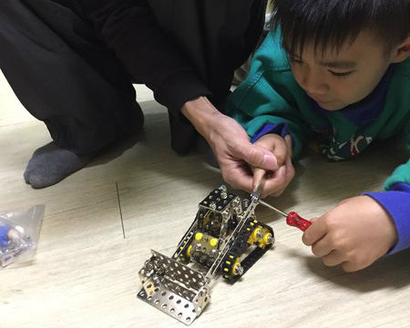玩組合不再限積木！德國eitech3合1益智鋼鐵玩具(鏟雪車)
