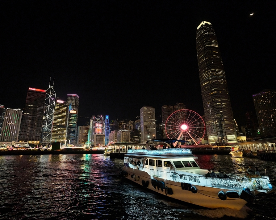 搭遊船×燈光秀，盡賞香江夜色～香港維多利亞港夢之旅&摘星之旅