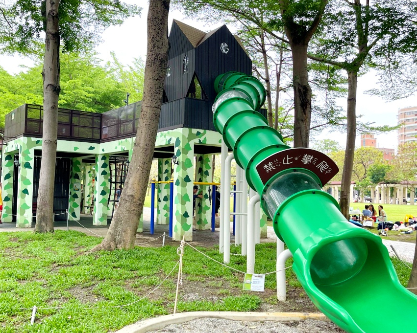 豐富綠蔭×草坪，大小孩小小孩充分放電～台中豐富公園