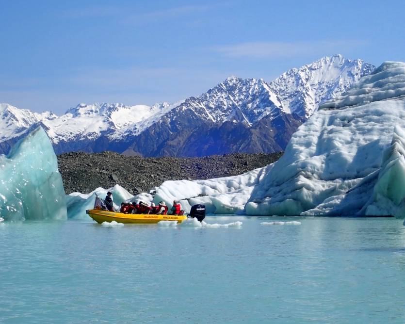 航行冰川湖，近距離探索塔斯曼冰河～紐西蘭Glacier Explorers