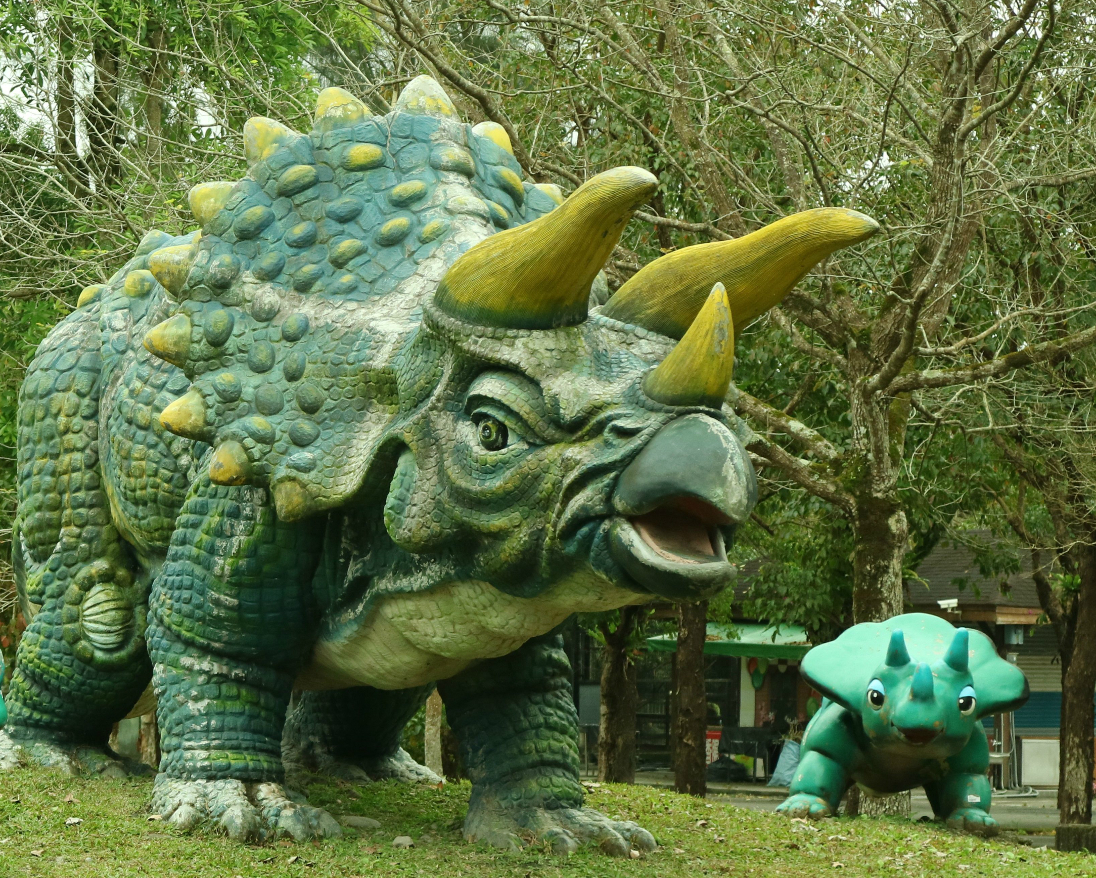 賞恐龍、餵浣熊，超大園區好好玩～花蓮新光兆豐休閒農場