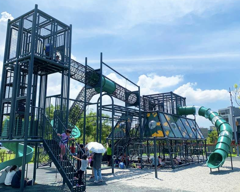 新兵預備備，裝甲戰車主題遊戲場集合～新竹湖口公五特色公園