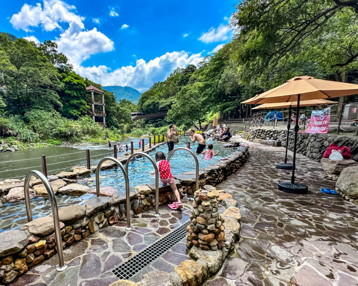 步道×繩橋×宇內溪，銅板價一票三玩～桃園小烏來風景特定區