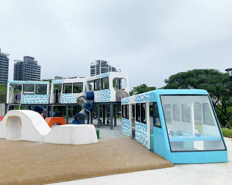車廂×駕艙×路線圖，親近輕軌從遊戲場開始～新北淡水公23公園