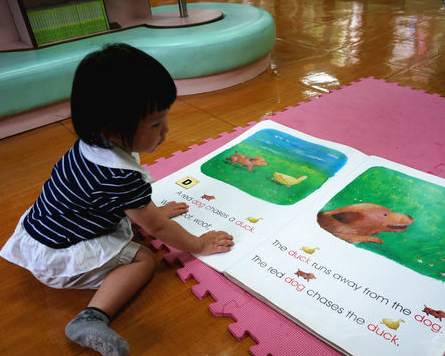 兒童美語教材豐富又免費，來這裡學習英文就對了！羅東兒童美語圖書館