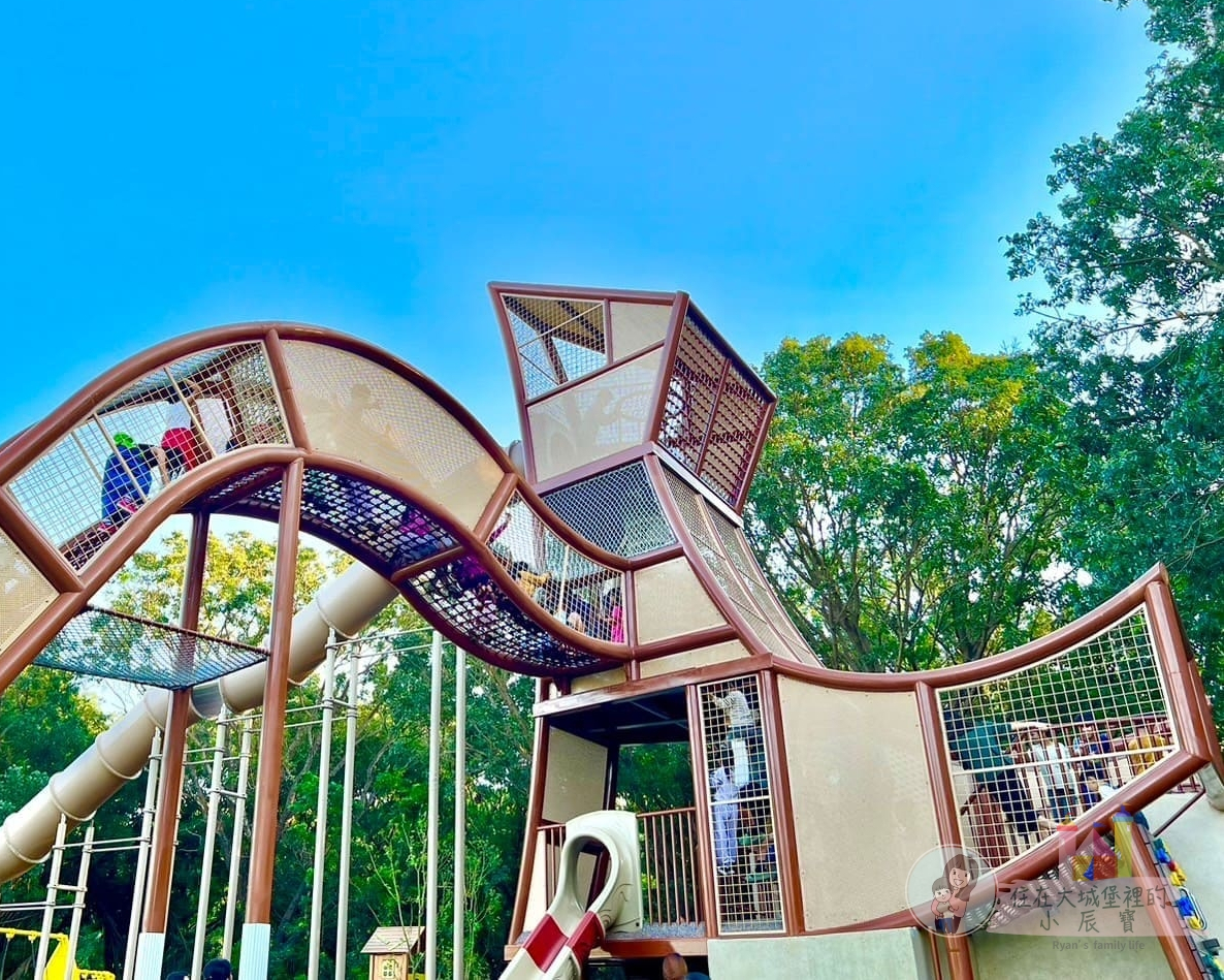 展翅高飛，攀上頂層享受刺激～高雄都會公園(時間之鳥共融遊戲場)